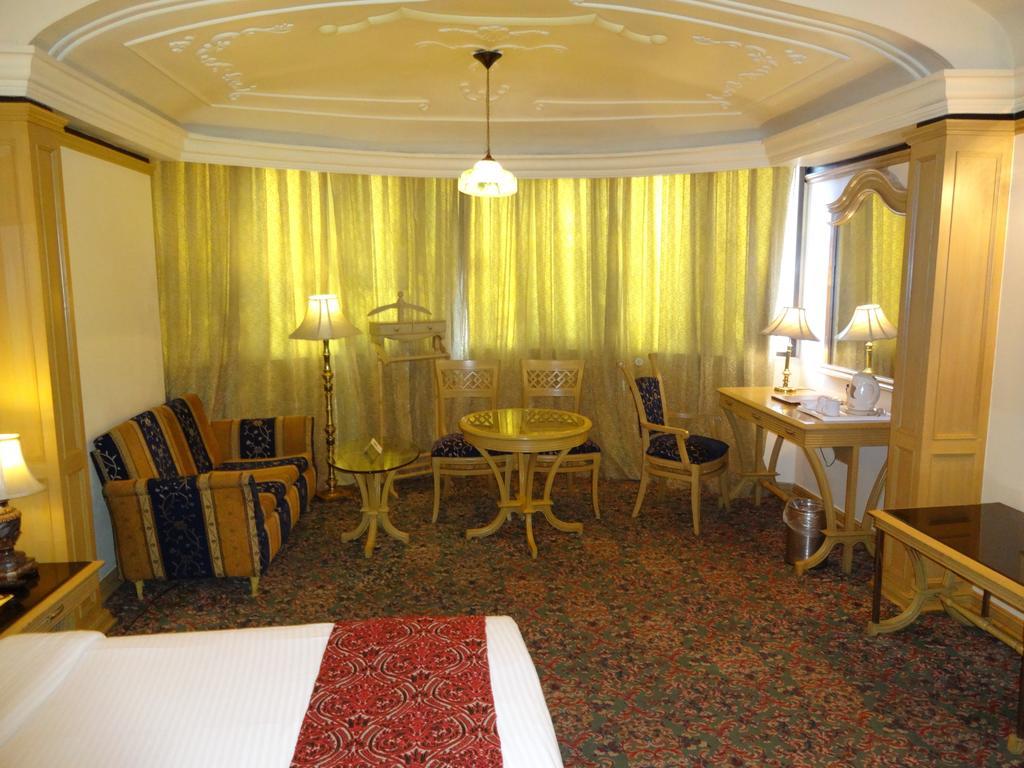 Hotel Babylon International Rāipur Quarto foto
